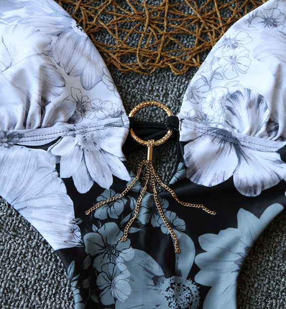 Maillot de bain une pièce chic à fleurs et découpes sexy