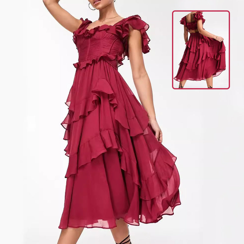 Robe longue élégante à encolure carrée et volants raffinés