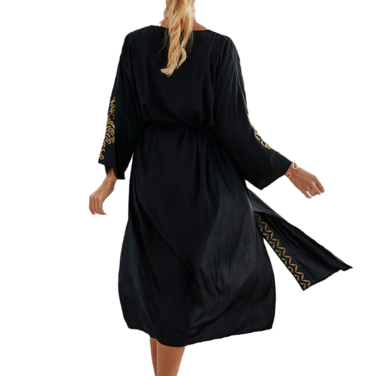 Kimono de plage élégant avec broderies raffinées