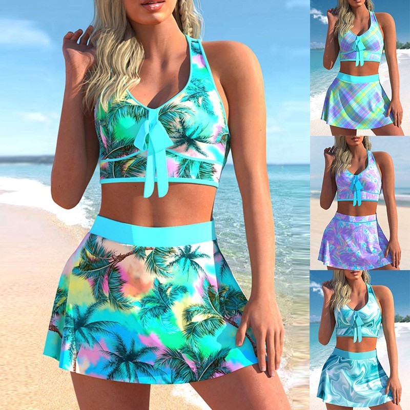 Maillot de bain deux pièces avec jupe intégrée et motif tropical