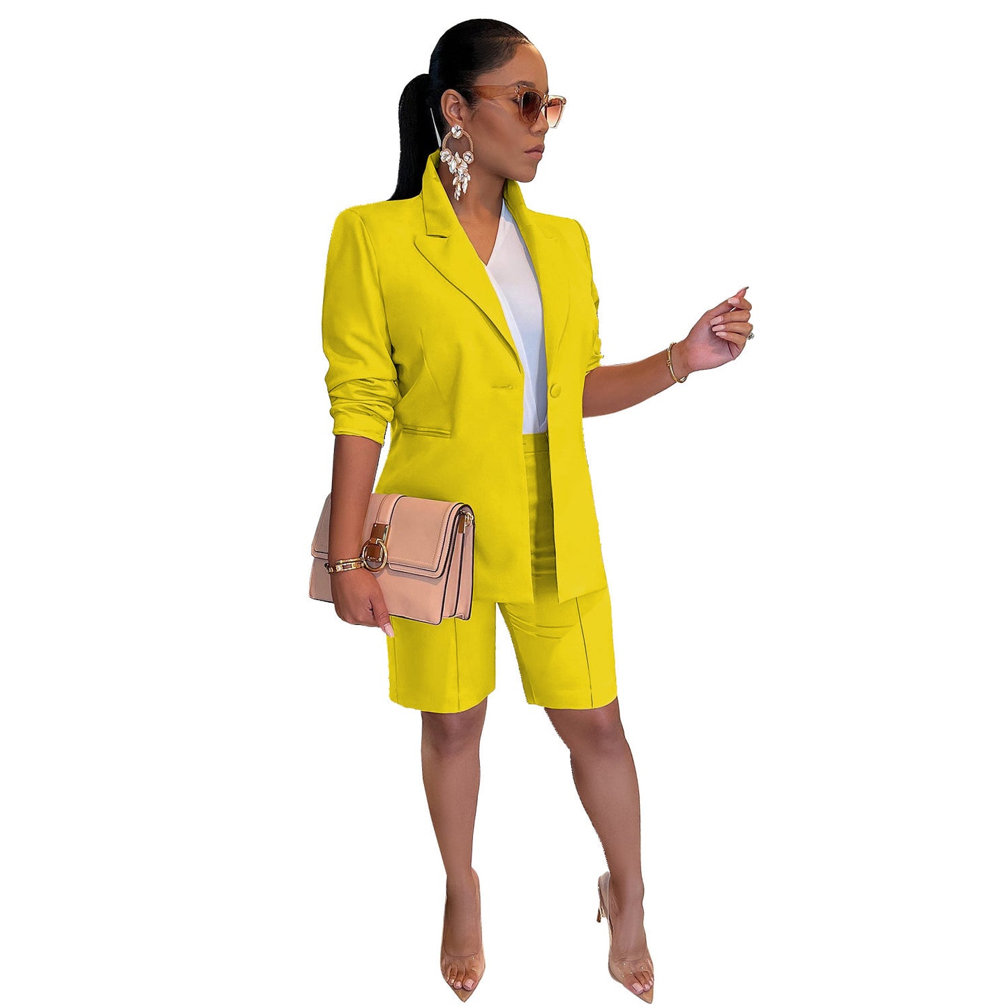 Ensemble femme élégant avec veste et short taille haute