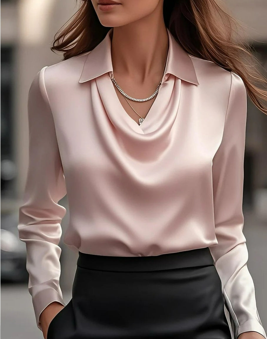 Blouse féminine élégante en satin