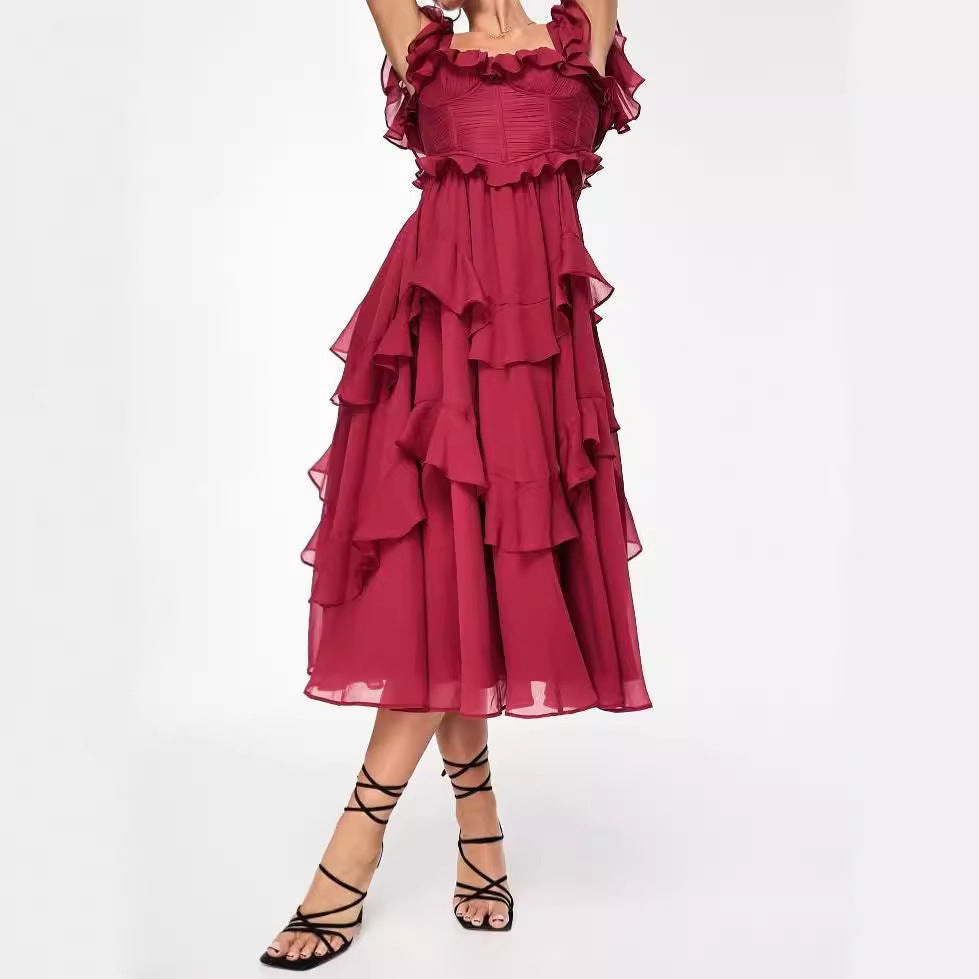 Robe longue élégante à encolure carrée et volants raffinés