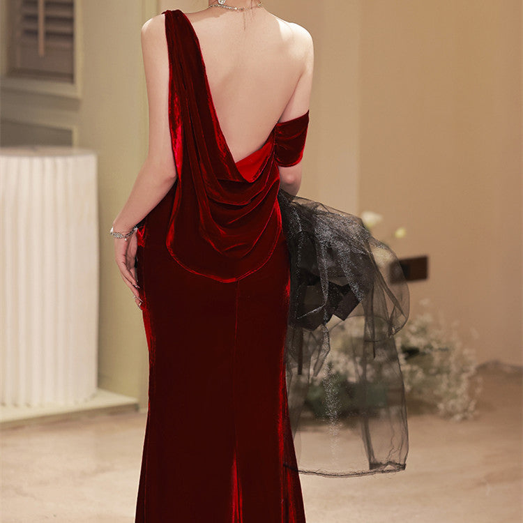 Robe en Velours à Épaule Dénudée – Élégance Décontractée