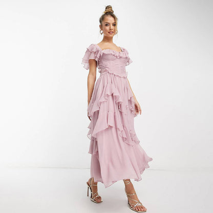 Robe longue élégante à encolure carrée et volants raffinés