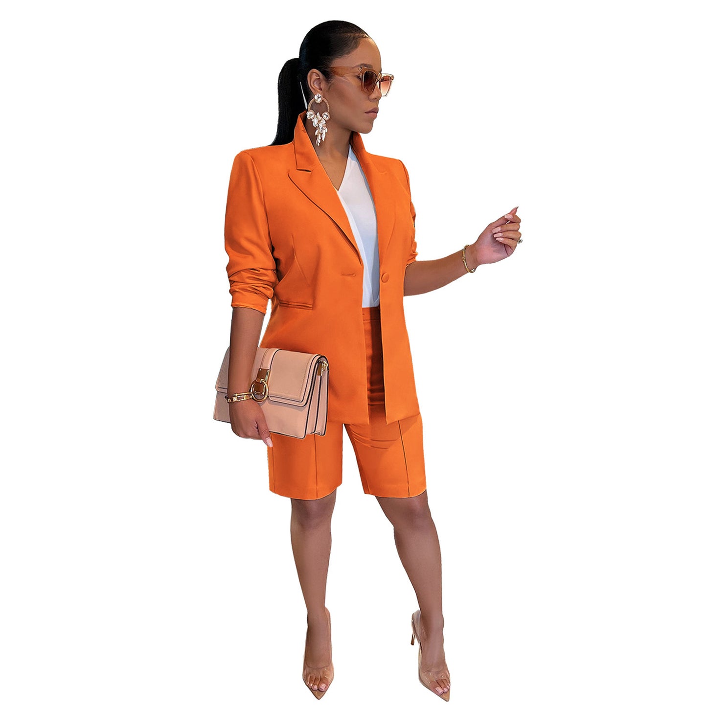 Ensemble femme élégant avec veste et short taille haute