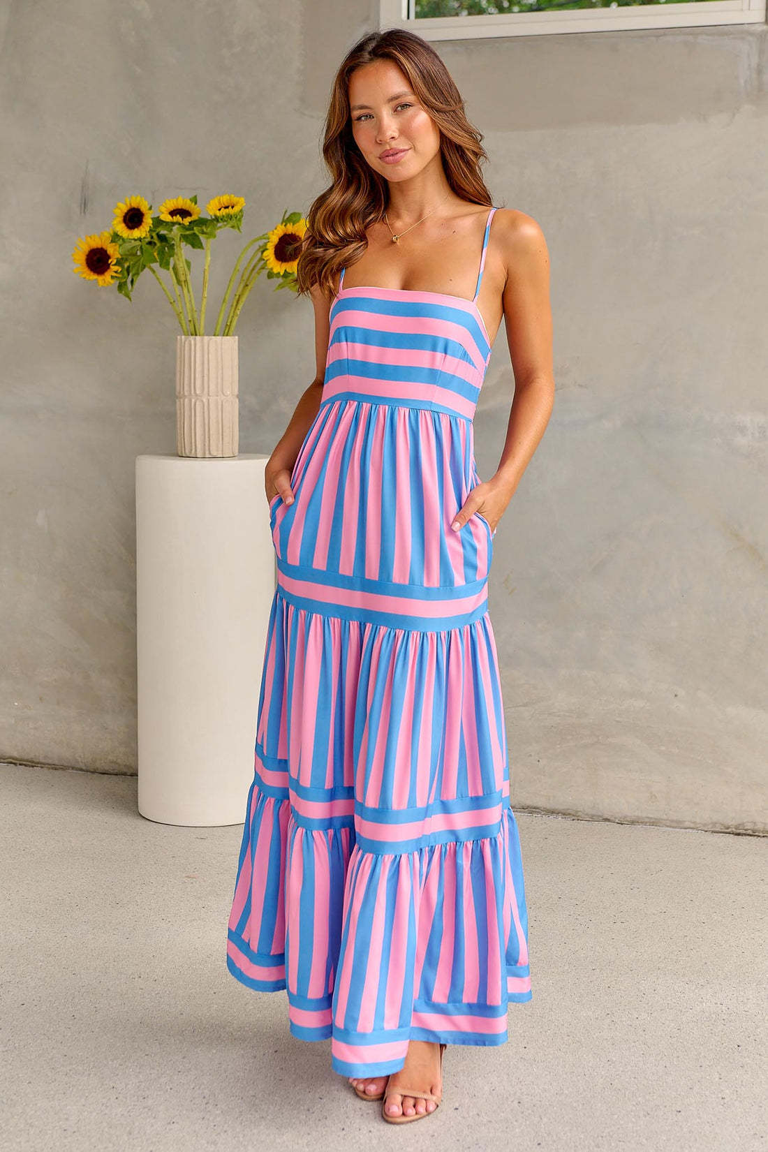 Robe Longue d'Été à Bretelles – Rayures & Évasion