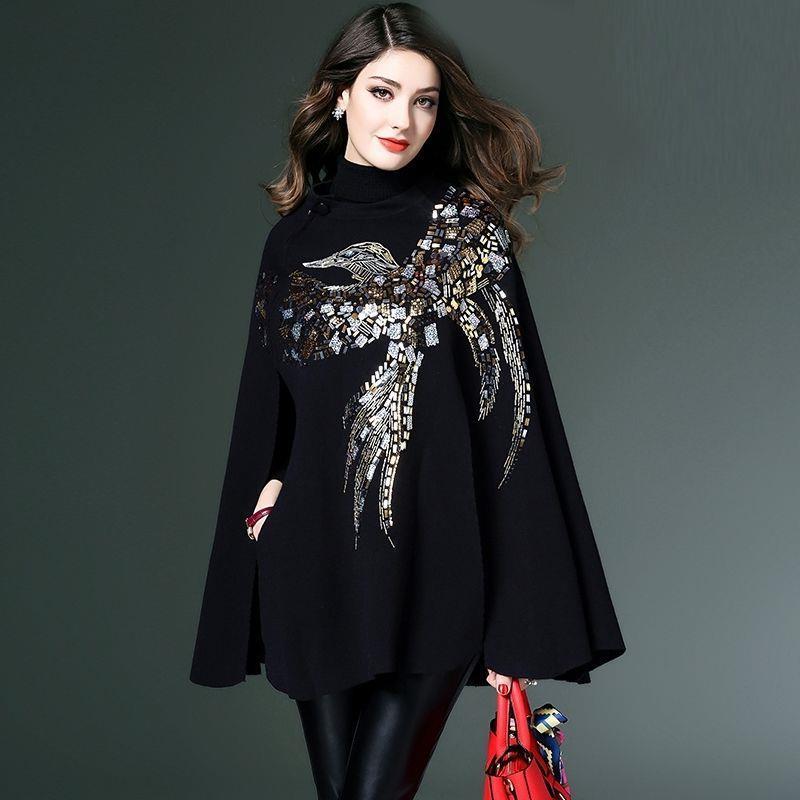 Cape élégante femme avec motif artistique et détails scintillants – Style chic et raffiné