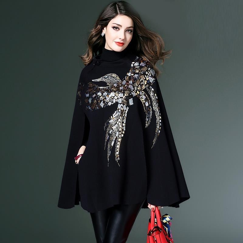 Cape élégante femme avec motif artistique et détails scintillants – Style chic et raffiné