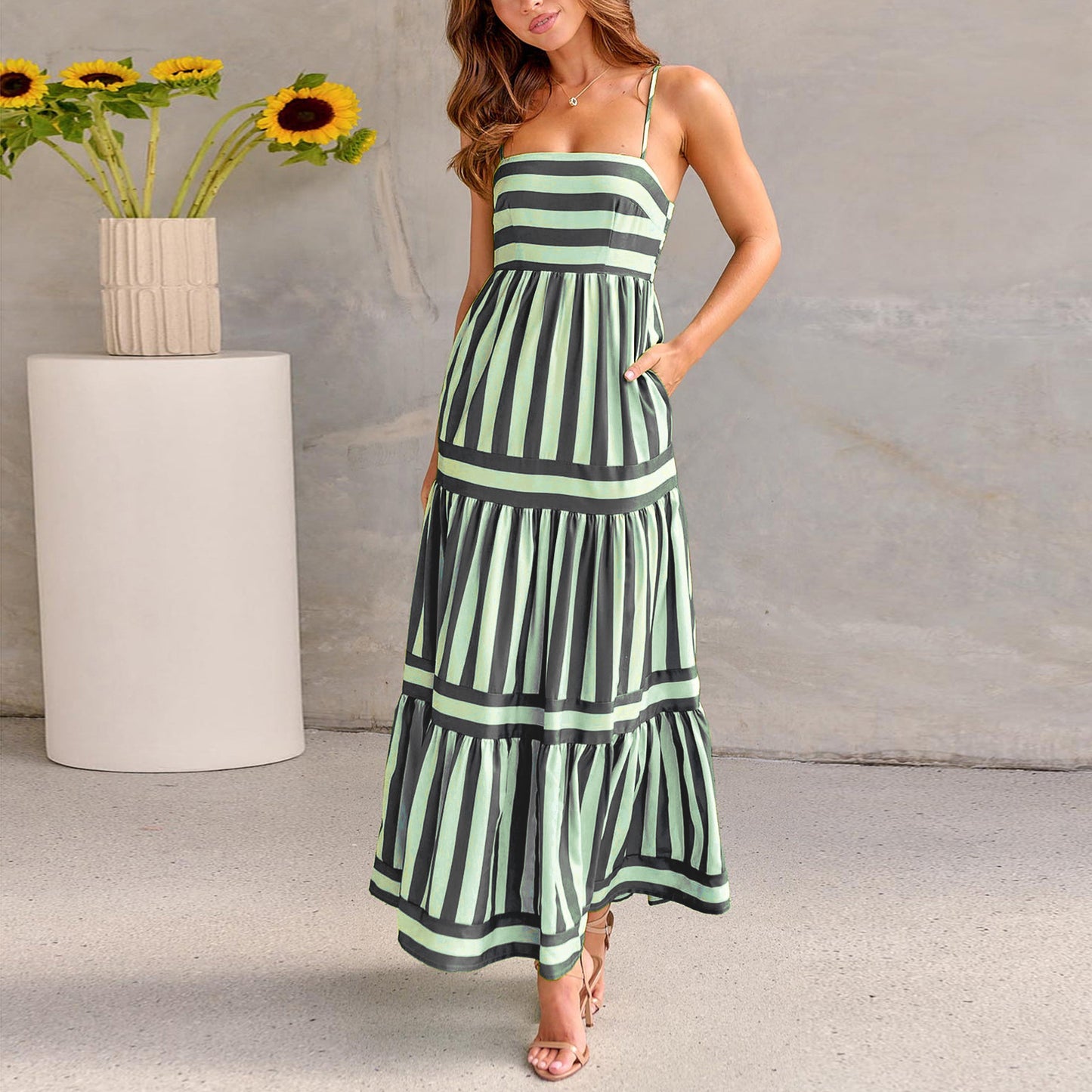 Robe Longue d'Été à Bretelles – Rayures & Évasion