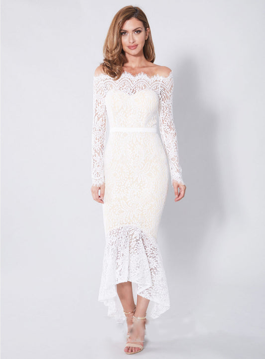 Robe en dentelle blanche élégante